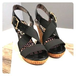 Jessica Simpson black Catskill wedges